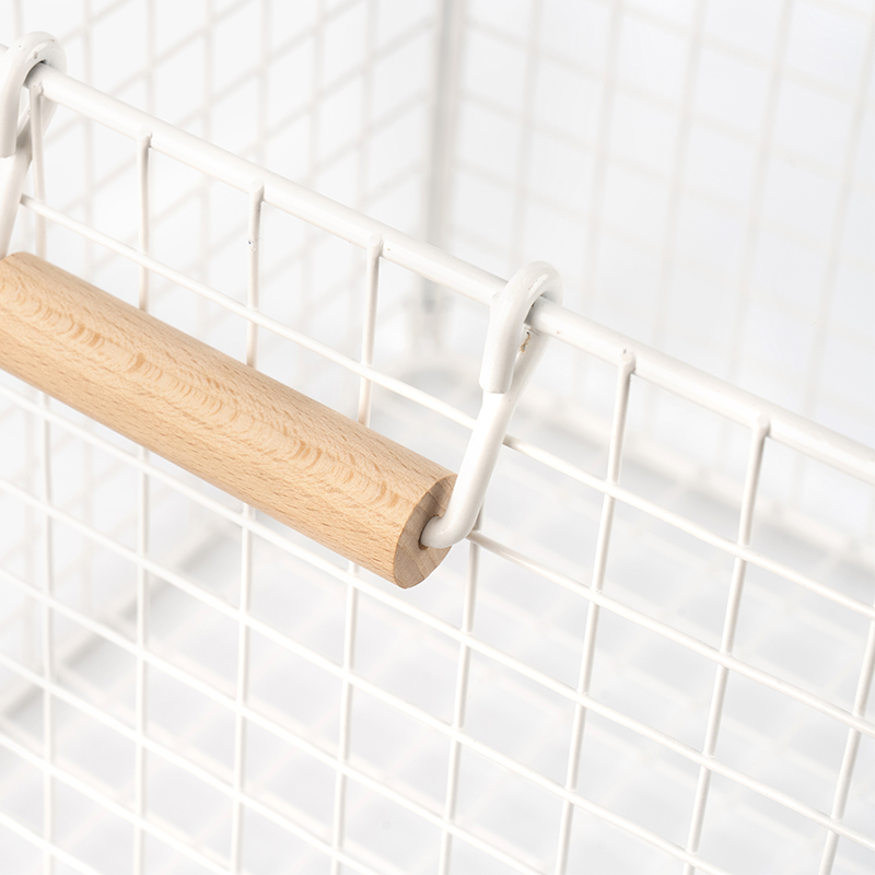 Cestini portaoggetti in filo con manici in legno per dispensa