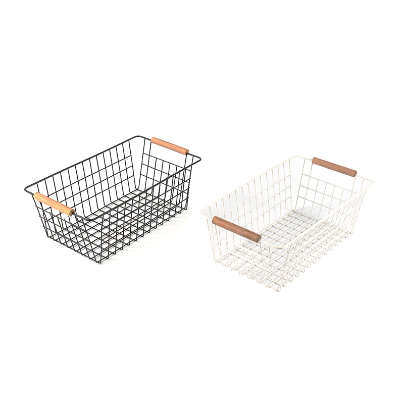 Cestino portaoggetti con manico in legno