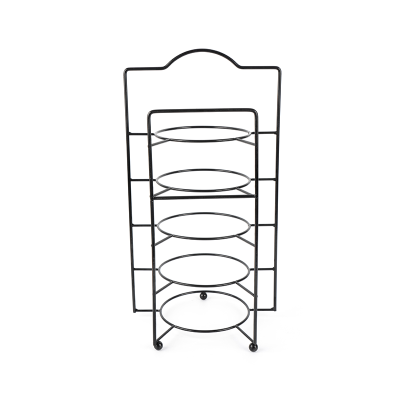 Alzata a più livelli con ciotole e piatti