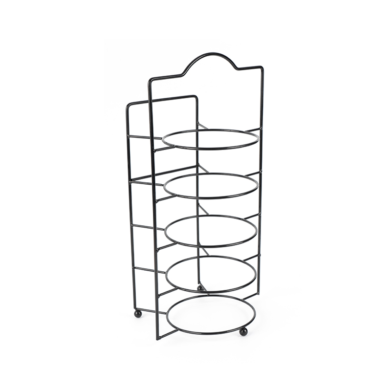 Alzata a più livelli con ciotole e piatti