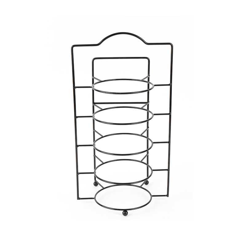 Alzata a più livelli con ciotole e piatti
