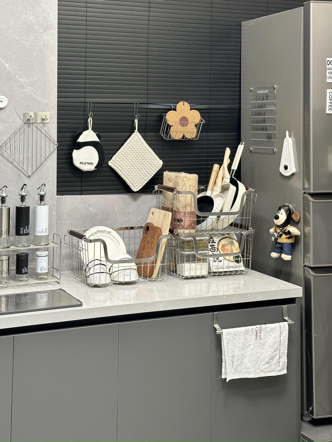 Un must per i piccoli appartamenti! Come scegliere uno scaffale in metallo a parete che sia portante e durevole?