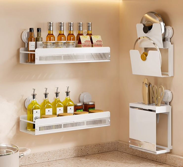 I ripiani della cucina sono sempre disordinati? Quanto spazio puoi risparmiare scegliendo la giusta griglia per condimenti da cucina?